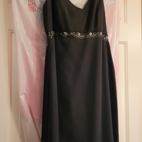 Like new, Michaelangelo Formal Black Dress, Size 10 - Picture 5 of 7